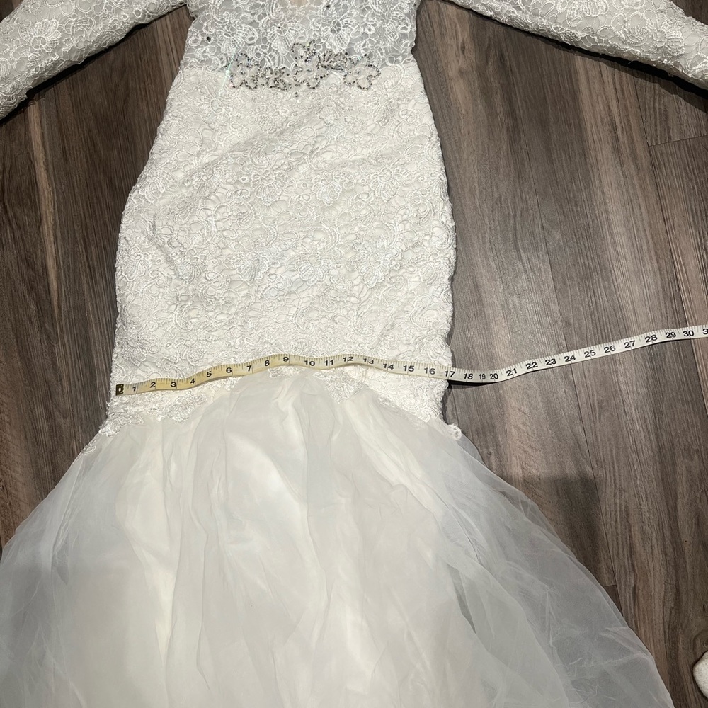 Beautiful Ivory Wedding Dress - Picture 8 of 13
